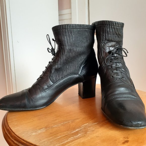 Black ankle boots in Italian leather - Picture 6 of 9